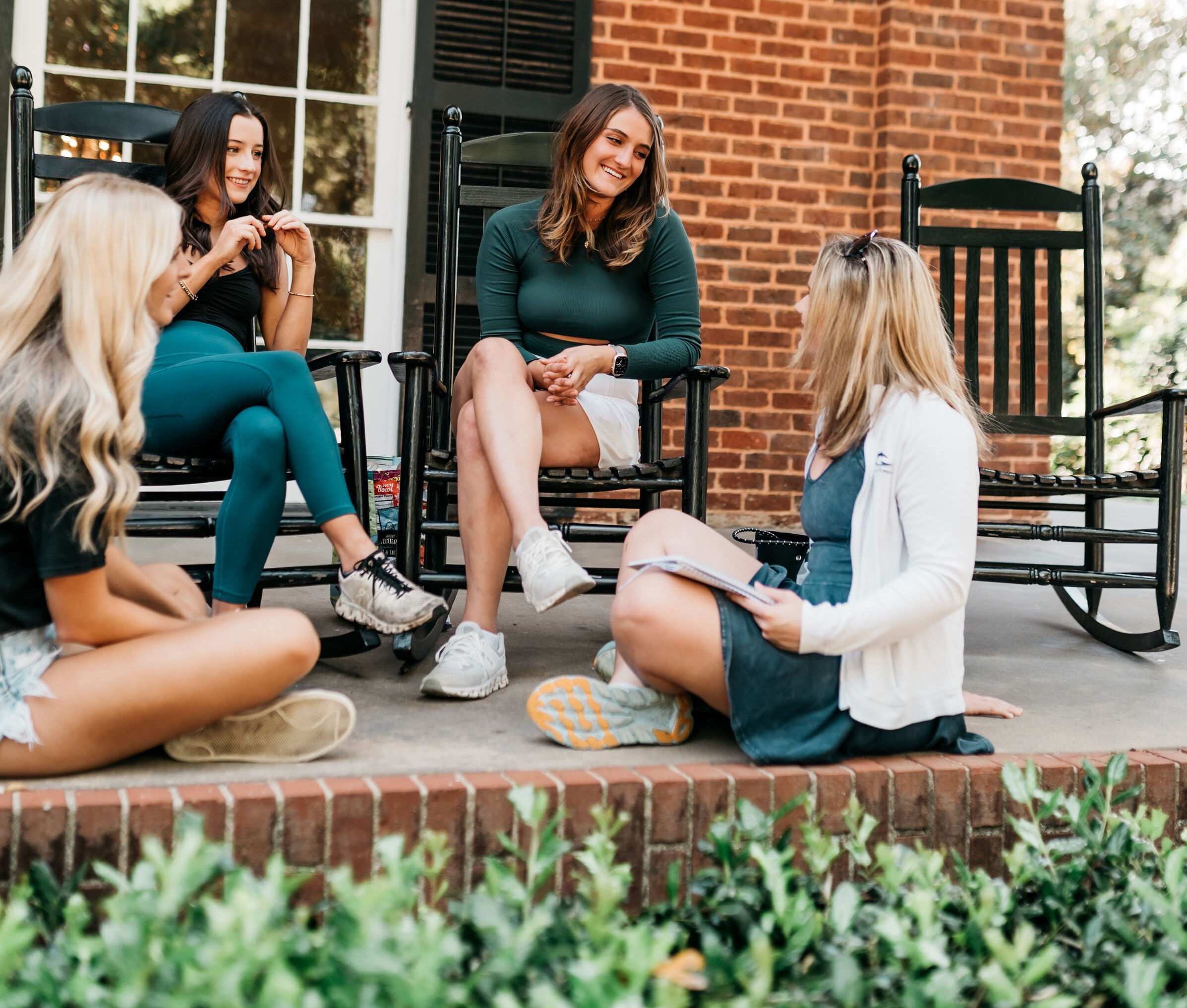 Four roommates looking to sign a lease at a student apartment in Athens discuss their budgets and rental costs.